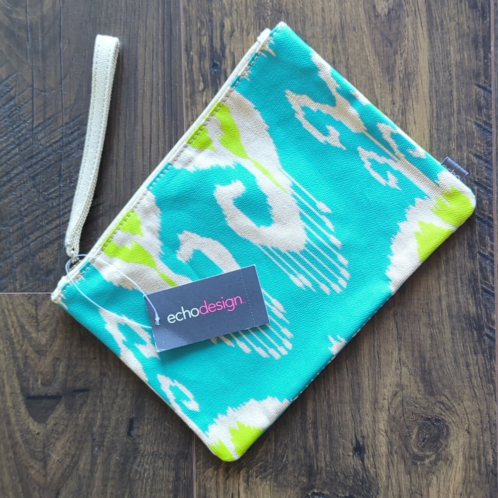 NWT Echo Design Wristlet